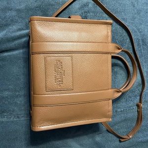Marc Jacobs The Tote Bag in Leather Size Medium Color Argan Oil.